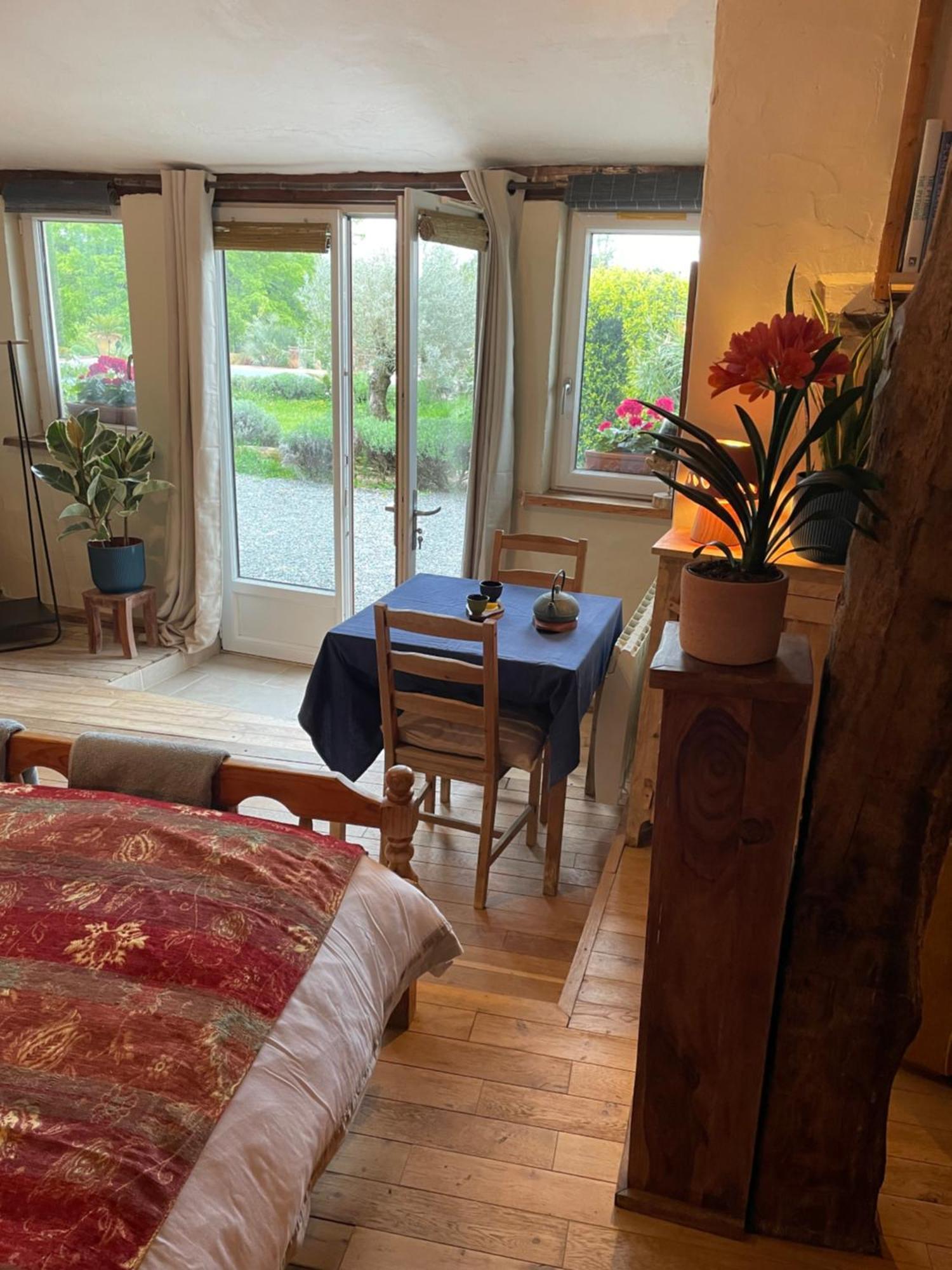 Delightful French Rustic Studio Jumilhac-le-Grand Luaran gambar