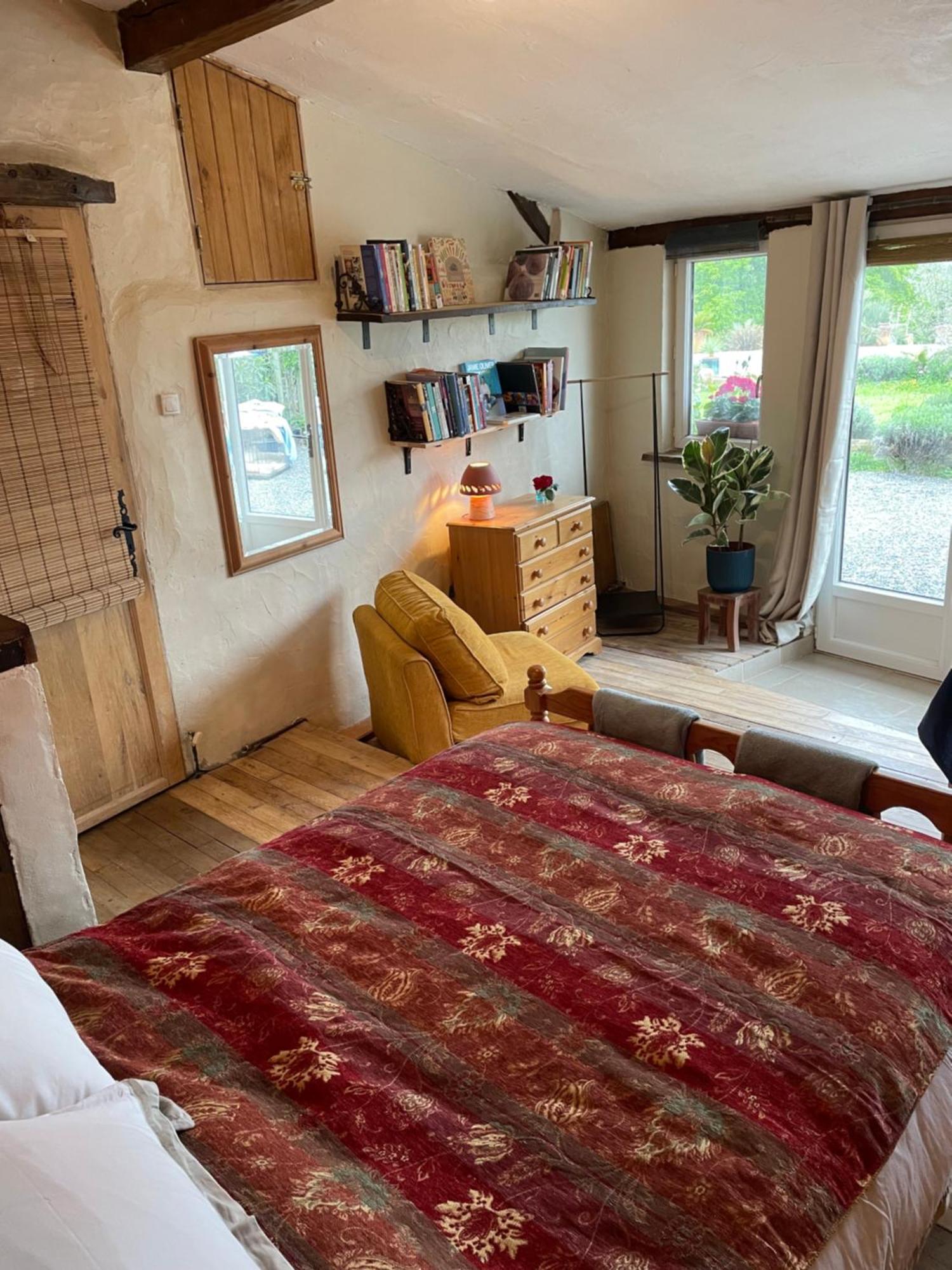 Delightful French Rustic Studio Jumilhac-le-Grand Luaran gambar